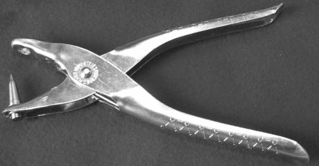 C.S. Osborne Eyelet Pliers Remover # 256